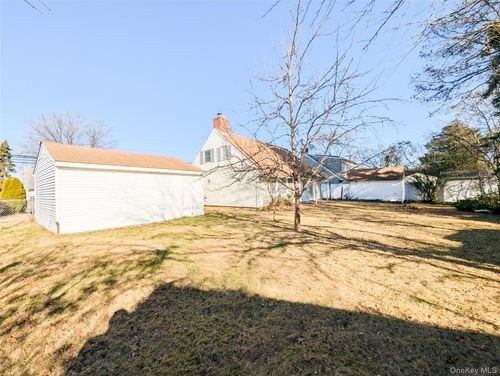 806 Oliver Ave, Westbury, NY, 11590-4647 | Card Image