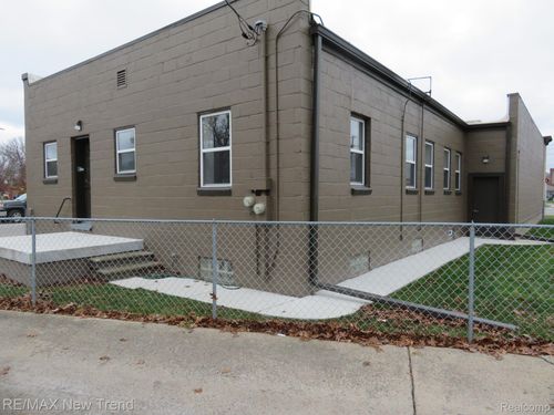 2827 Fort St, Lincoln Park, MI, 48146-2423 | Card Image