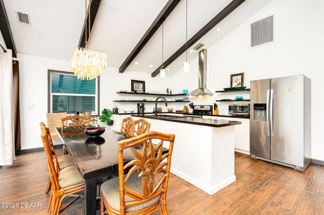 LIVING ROOM | Image 13