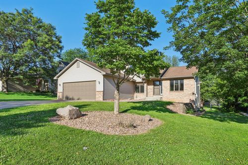 1504 Monarch St, Shakopee, MN, 55379-3357 | Card Image