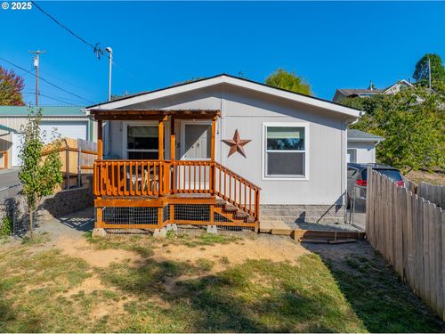 405 B St, Myrtle Point, OR, 97458-1314 | Card Image
