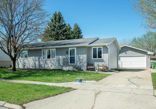 4754 Edgebrook Drive, Waterloo, IA, 50701 | Card Image