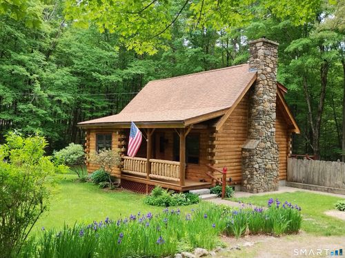 586 English Neighborhood Rd, Woodstock, CT, 06281-1317 | Card Image
