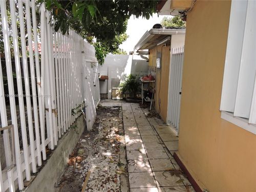 5-681 Ne 3rd Pl, Hialeah, FL, 33010-5005 | Card Image