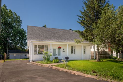 4200 Boul Ste-Rose, Laval, QC, H7R1X3 | Card Image