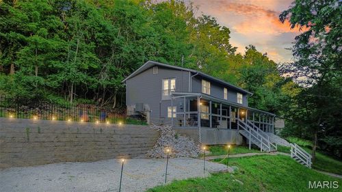 121 N Cedar St, Grafton, IL, 62037-2344 | Card Image