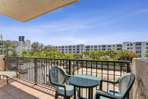 214-250 181st Dr, Sunny Isles Beach, FL, 33160-2791 | Card Image