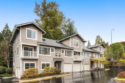 18544 Ne 57th Street, Townhouse with 3 bedrooms, 1 bathrooms and 2 parking in Redmond WA | Image 1