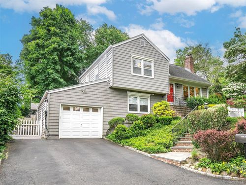 7 Cedar Ln, Glen Head, NY, 11545-1702 | Card Image