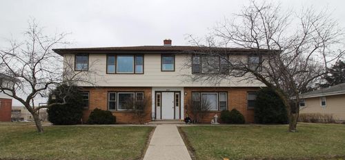 1211 S 5th Avenue, West Bend, WI, 53095 | Card Image