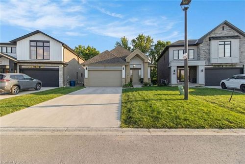 201 Dempsey Dr, Stratford, ON, N5A0K5 | Card Image