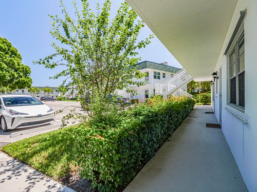 4r-2800 Indian River Blvd, Vero Beach, FL, 32960-7211 | Card Image