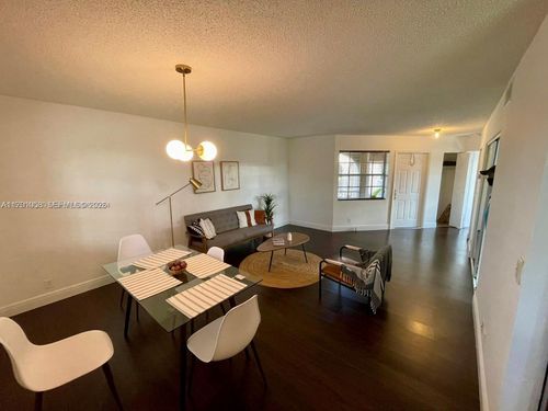 201-333 Sw 86th Ave, Pembroke Pines, FL, 33025-1486 | Card Image