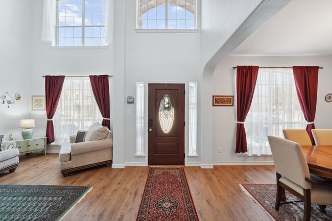 Soaring ceilings | Image 5