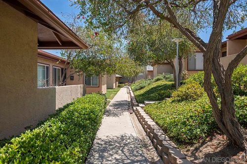 8777 Wahl St, Santee, CA, 92071-3352 | Card Image