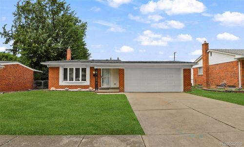 1326 W Elmwood Ave, Clawson, MI, 48017-1361 | Card Image