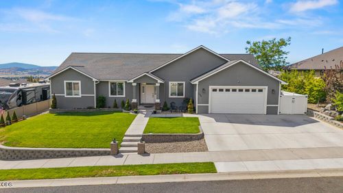 236 Skyridge Dr, Klamath Falls, OR, 97603-4846 | Card Image