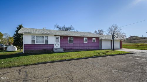 414 S 3rd St, Glen Ullin, ND, 58631-7320 | Card Image