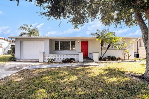 581 Clarke Ave, MELBOURNE, FL, 32935-3018 | Card Image