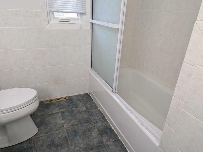Main level bathroom | Image 22