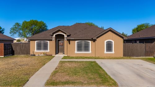 2470 Elizabeth Cir, Eagle Pass, TX, 78852-6042 | Card Image