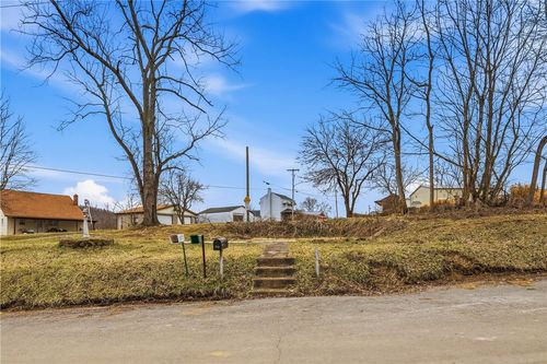 811 Wall St, Mc Donald, PA, 15057 | Card Image