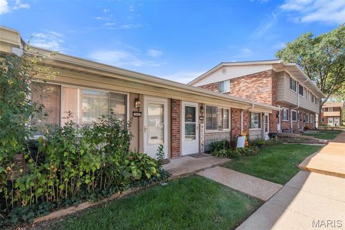 10682 Carroll Wood Way, Saint Louis, MO, 63128-1317 | Card Image