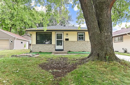 3746 S 92nd Street, Milwaukee, WI, 53228 | Card Image