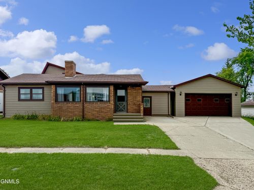 310 S Torning St, Tioga, ND, 58852-7411 | Card Image