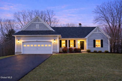 31 Summerfield Cir, Mechanicville, NY, 12118-3647 | Card Image