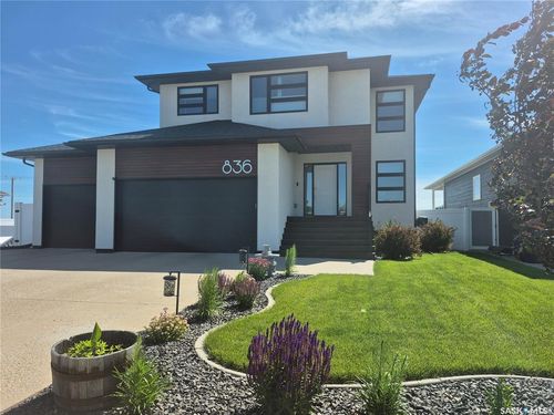 836 Mctaggart Dr, Weyburn, SK, S4H3M6 | Card Image