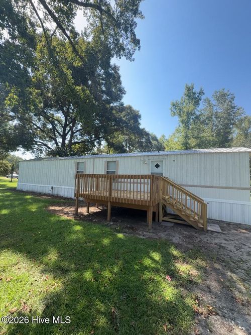 115 Crosslake Ln, Richlands, NC, 28574-8151 | Card Image