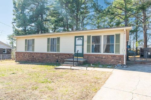 621 Evergreen Park Dr, Hopkinsville, KY, 42240-2611 | Card Image