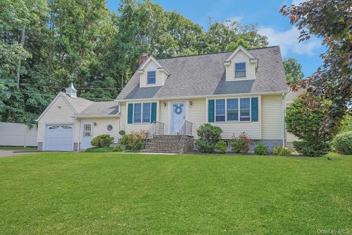 1 Grover Ave, Thornwood, NY, 10594-1207 | Card Image