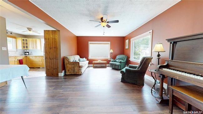308 Cypress St, House other with 5 bedrooms, 2 bathrooms and 3 parking in Maple Creek SK | Image 5