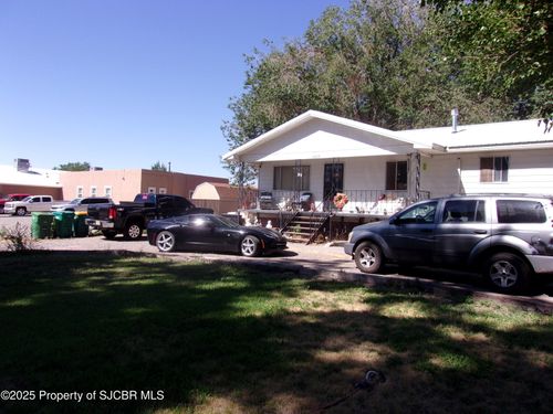 2205 N Huntzinger Ave, Farmington, NM, 87401-8921 | Card Image