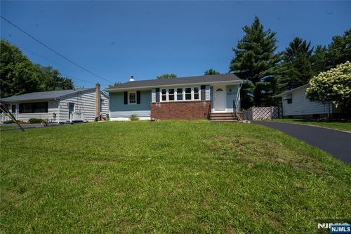 219 Haroldson Pl, Pompton Lakes, NJ, 07442-1512 | Card Image