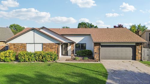 2505 W Washington Pl, Broken Arrow, OK, 74012-1037 | Card Image
