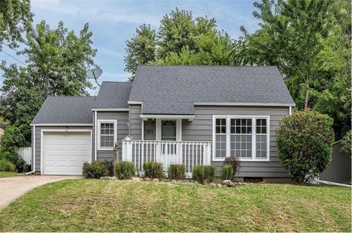 303 Virginia Ave, Des Moines, IA, 50315-7054 | Card Image