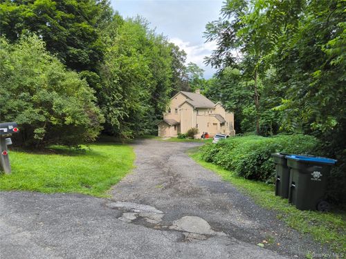12 Russo Dr, Newburgh, NY, 12550-1117 | Card Image