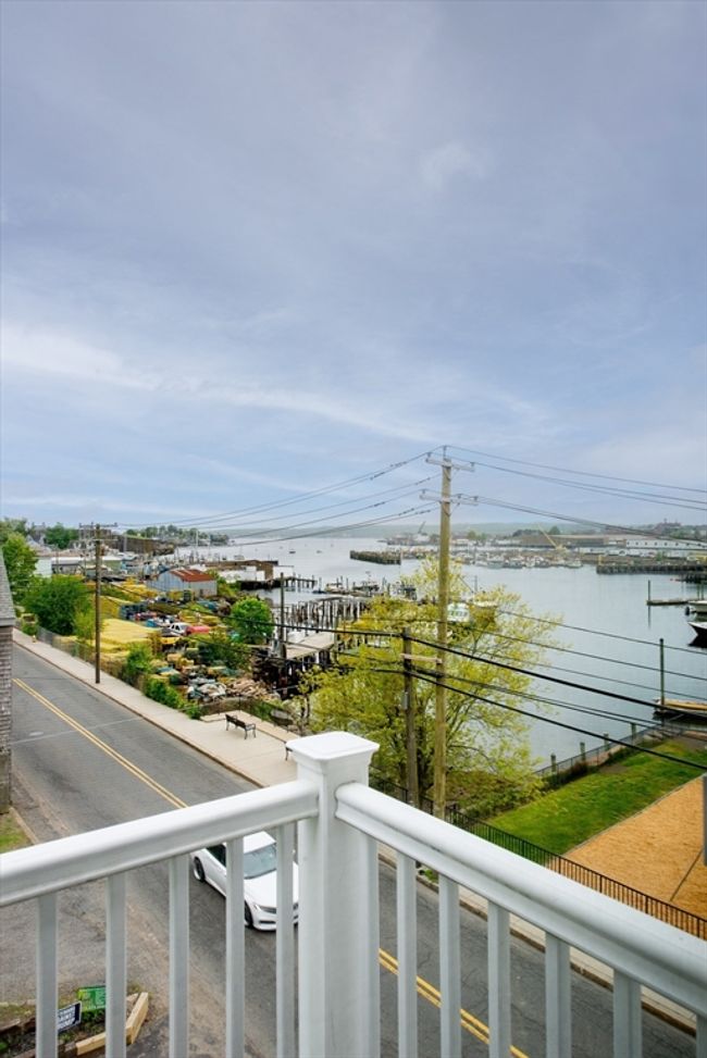 APT-3 - 74 E Main St, House other with 3 bedrooms, 3 bathrooms and 4 parking in Gloucester MA | Image 17