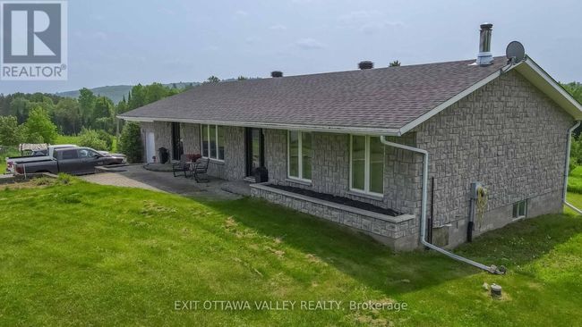 2112 Schutt Rd, House other with 3 bedrooms, 3 bathrooms and 6 parking in Palmer Rapids ON | Image 4