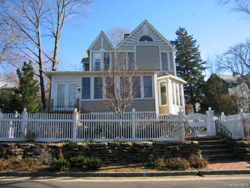 51 Park Pl, Sea Cliff, NY, 11579-1552 | Card Image