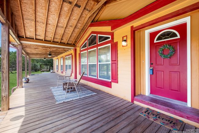 1075 Quail Run, House other with 3 bedrooms, 4 bathrooms and null parking in Lytle TX | Image 4