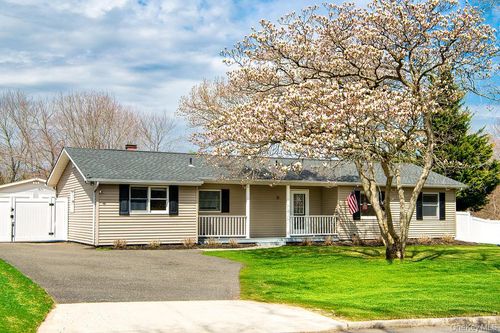 11 Akron Pl, Shoreham, NY, 11786-2321 | Card Image