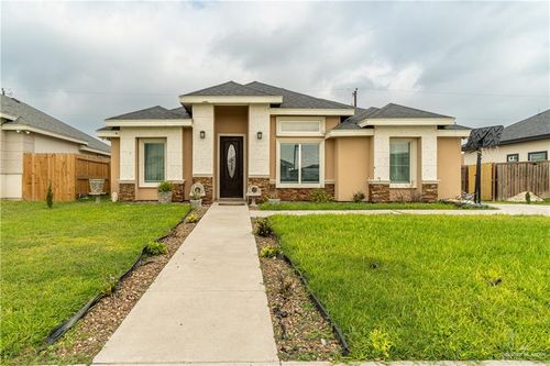 823 Sabrina Dr, Alamo, TX, 78516-0140 | Card Image