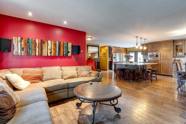 70 Mayfair Rd Sw, House detached with 3 bedrooms, 4 bathrooms and 3 parking in Calgary AB | Image 5