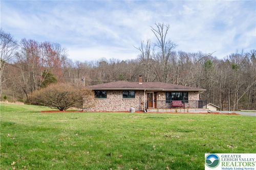 4043 Manor Dr, Stroudsburg, PA, 18360-9412 | Card Image