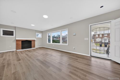 9290 Wildemere St, Detroit, MI, 48206-1922 | Card Image