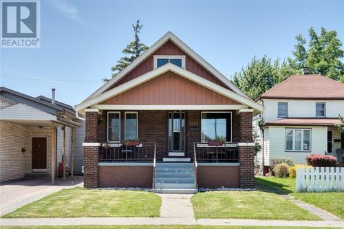 1693 Elsmere Ave, Windsor, ON, N8X4H5 | Card Image